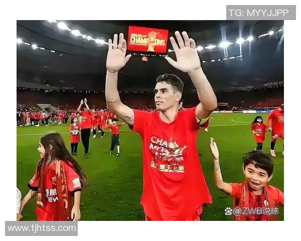 足球传奇传承：球星子女首度登场，继承父亲荣耀踏上绿茵场