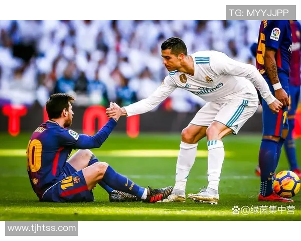 足球巨星一问一答精彩瞬间图片合集，回顾传奇球员经典时刻与独特风采