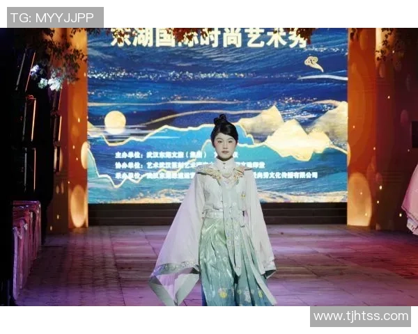 足球明星与汉服文化碰撞融合 打破时尚界限的传统与现代交融之美